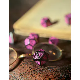 CALL OF CTHULHU – BLACK & MAGENTA DICE SET - Master